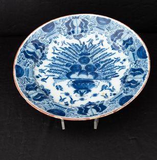 zwei Wandteller, blau dekoriert