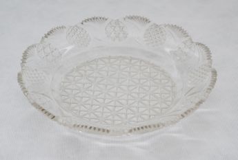 Runde, flache Glasschale aus dem Besitz B.C. Koekkoek