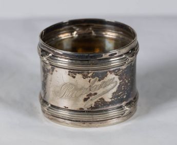 Kinderserviettenhalter (?)